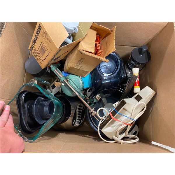 BOX LOT OF KITCHEN SUPPLIES - BLENDER, COOK POT, ETC.