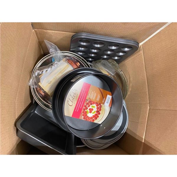 BOX LOT OF ASSORTED KITCHEN SUPPLIES - BAKING PANS, ETC.