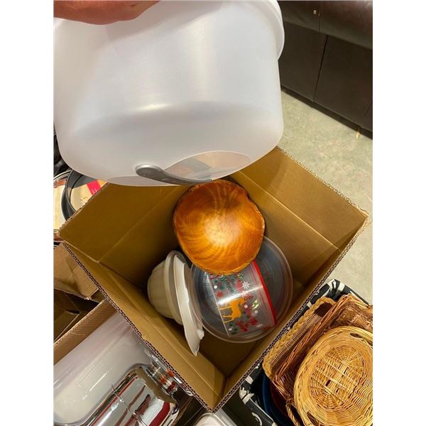 BOX LOT OF ASSORTED KITCHEN SUPPLIES - BOWLS, TRAYS, ETC.