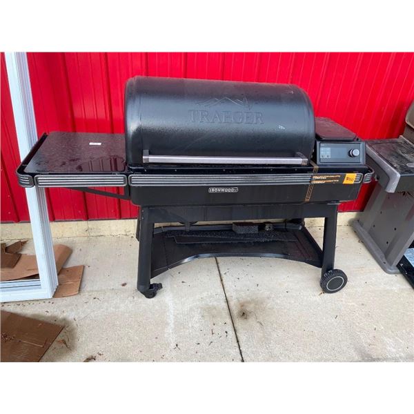 TRAEGER PELLET GRILL - NO CORD - DENTED A LITTLE - USED