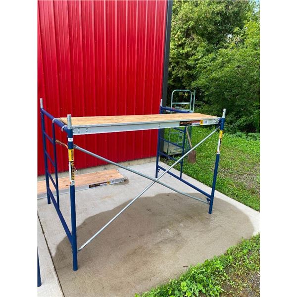 METALTECH STAGING UNIT - BRACE HAS BEND IN IT BUT WORKS FINE