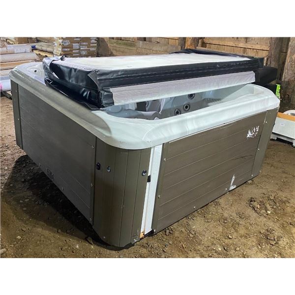 7X7FT STRONGSPAS HOTTUB WITH COVER - HAS SOME CRACKS AS SEEN IN PIC - USED UNTESTED