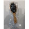 Image 1 : Color proof, detangling brush