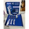 Image 1 : Oral – B deep, clean toothbrush, heads
