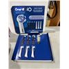 Image 2 : Oral – B deep, clean toothbrush, heads
