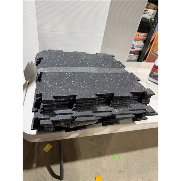 Rubber King 30 tiles 19" x 19"