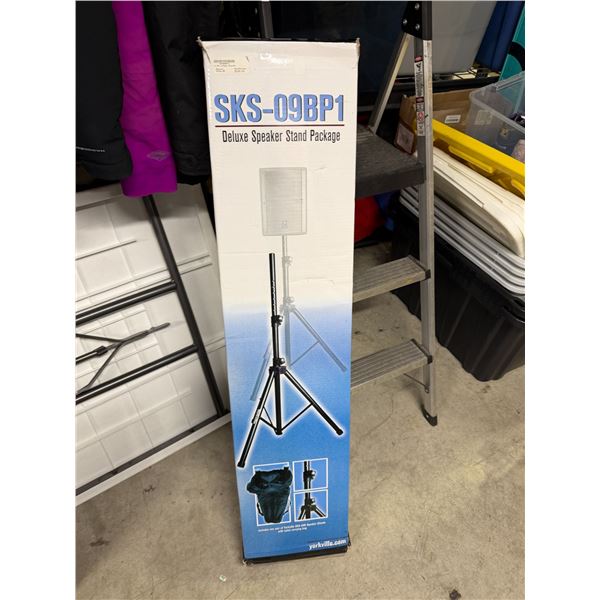 Yorkville SKS – 09BP1 deluxe speaker stand package