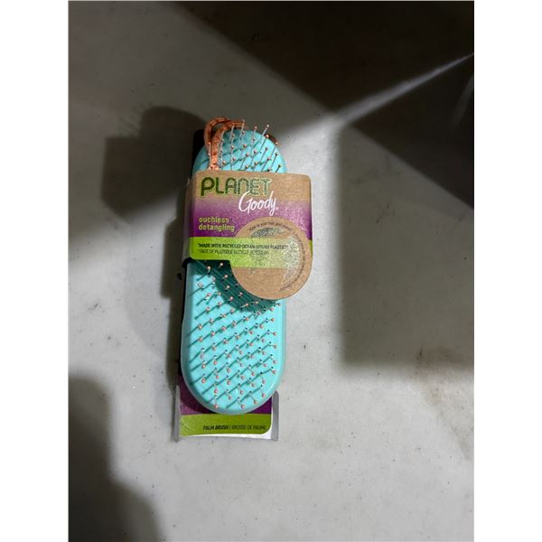 Planet GOODY ouchless detangling brush