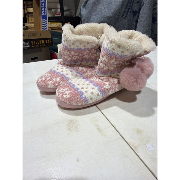Slippers size 7/8
