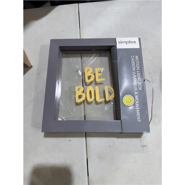 Be bold motion light box