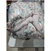 Image 1 : Comforter queen size?