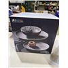 Image 1 : Maxwell Williams CAVIAR galaxy 12 piece dinner set