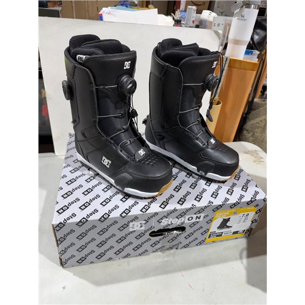 DC snowboard boots size 7