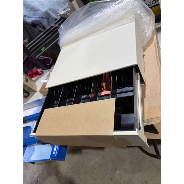 Cash drawer with keys