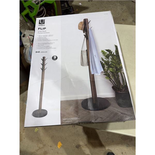 UMBRA Flip coat rack