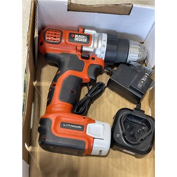 BLACK AND DECKER 12V DRILL WITH CHARGER AND BETTERY, WORKING