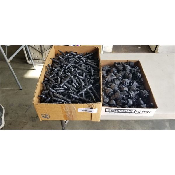 TRAY OF PLASTIC BULKHEAD FITTING AND TRAY OF BARBED TEA CONNECTORS