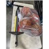 Image 1 : 4 BASKETBALLS AND A POGO STICK