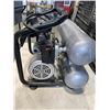 Image 5 : RIDGID 2.5 GAL, 135 PSI MAX TWIN TANK AIR COMPRESSOR