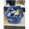 Image 1 : PLASTIC TOTE OF CLEANING SUPPLIES
