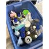 Image 3 : PLASTIC TOTE OF CLEANING SUPPLIES