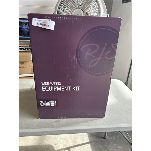 WINE MAKING EQUIPMENT KIT