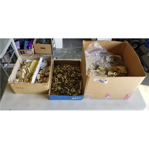 BOX AND 2 TRAYS OF BRASS LIGHTING ACCESSORIES