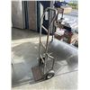 Image 3 : 2 WHEEL DOLLY AND METAL STEP LADDER