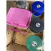Image 3 : 7 VACUUM SEAL CANNISTERS, GLASS DISPENSER, ETC