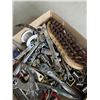 Image 5 : TRAY OF TOOLS INCLUDING 90-DEGREE RIGHT ANGLE CORNER CLAMP, METAL REVOLVING LEATHER HOLE PUNCH, MULT