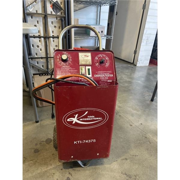 K TOOL INTERNATIONAL 6/12 VOLTS BATTERY CHARGER/TESTER. 100/80 AMPERES. WORKING