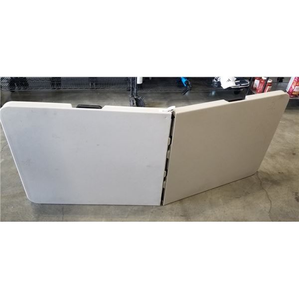 FOLDING 6'  MARKET TABLE