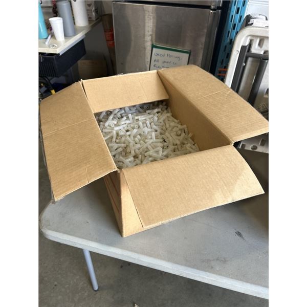 CASE OF WATER TEE CONNECTORS