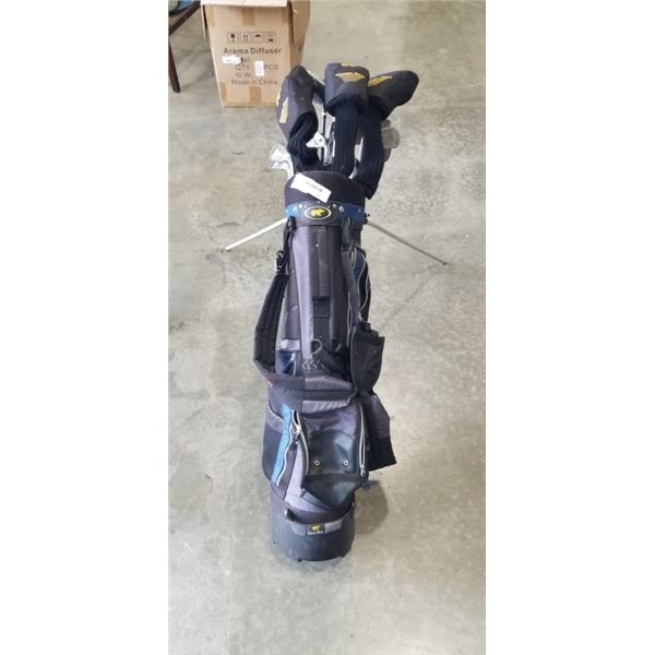 GOLF BAG OF RIGHT HANDED GOLDEN BEAR GOLF CLUBS