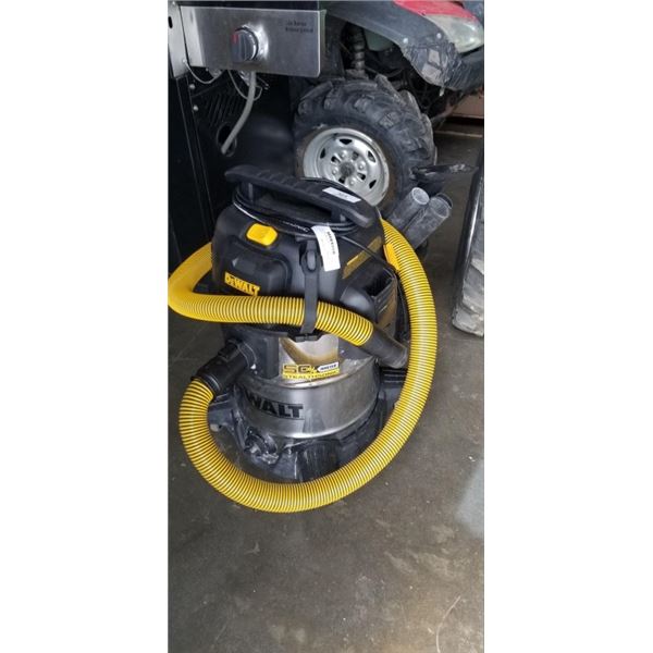 DEWALT 10 GALLON STAINLESS WET DRY SHOP VAC FOR PARTS OR REPAIR