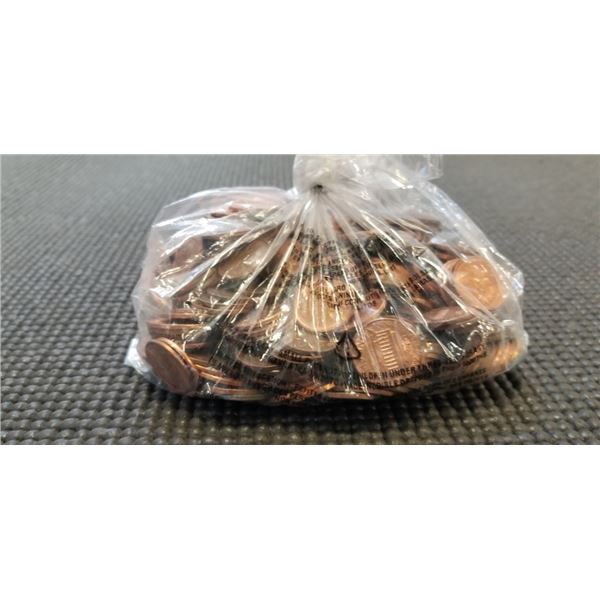 BAG OF US AND CANADIAN COPPER PENNIES 1190 GRAMS