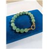 Image 2 : GREEN JADE W/ GOLD TONE CLOSURE BRACELET