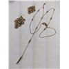 Image 3 : GOLD TONE NECKLACE AND PAIR OF EARRINGS