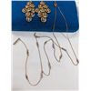 Image 4 : GOLD TONE NECKLACE AND PAIR OF EARRINGS