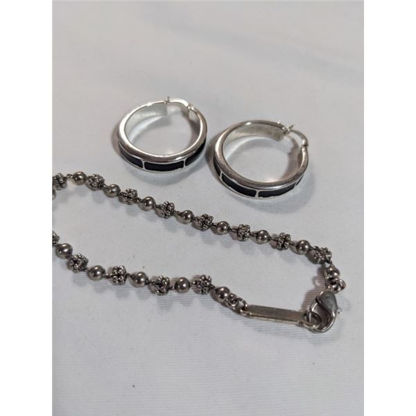 PAIR OF SILVER BLACK ENAMEL HOOP EARRINGS AND BRACELET