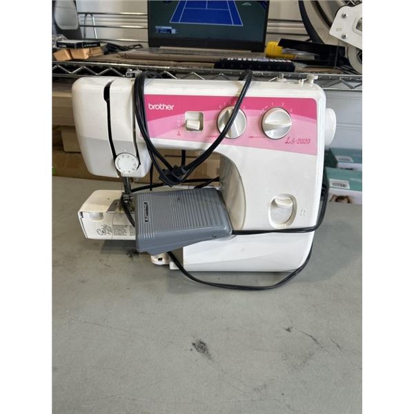 BROTHER SEWING MACHINE. MODEL LS-209. WORKING