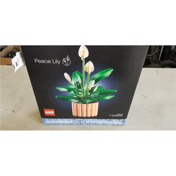LEGO BOTANICALS PEACE LILY. RETAIL $49.99