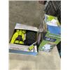 Image 1 : AS NEW ICE SCRAPER AND GLOVE KIT AND ALMOST FULL BOX REUSUABLE SHOW RAGS