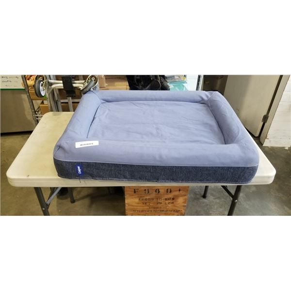 AS NEW CASPER MEDIUM SIZE DOG BED AND TOY