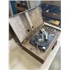 Image 2 : VINTAGE BAYCREST PORTABLE RECORD PLAYER