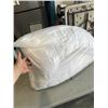 Image 3 : 2 ROOTS KINGSIZE PILLOWS. RETAIL $26.99 EACH