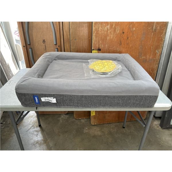 AS NEW CASPER MEDIUM SIZE DOG BED AND TOY