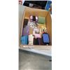 Image 1 : TRAY OF MAGSAFE WALLETS, BINOCULARS, HOCKEY/POKEMON CARDS