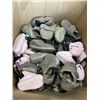 Image 1 : BOX OF KIDS NEW SLIPPERS