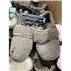 Image 3 : BOX OF KIDS NEW SLIPPERS